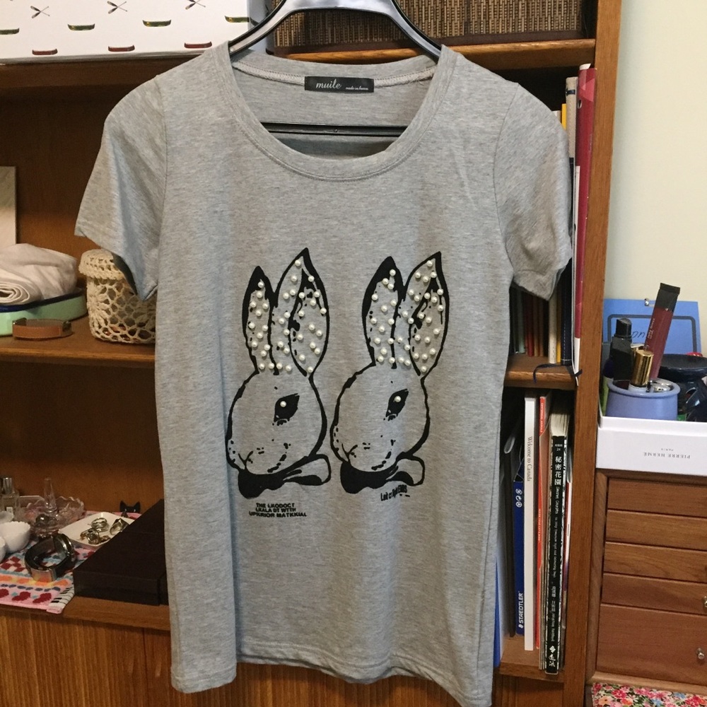 (NEW) Rabbit tee with pearl accents